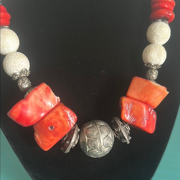Vintage Chunky Raw Red Coral, White Coral and Tibetan Silver Bead Boho Necklace - Picture 3 of 6